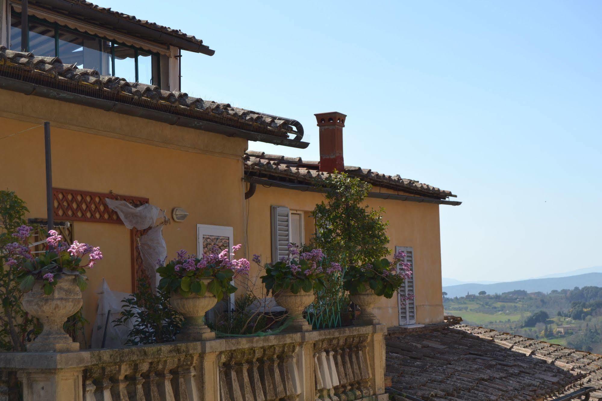 La Casa Di Antonella Pensión 2*
